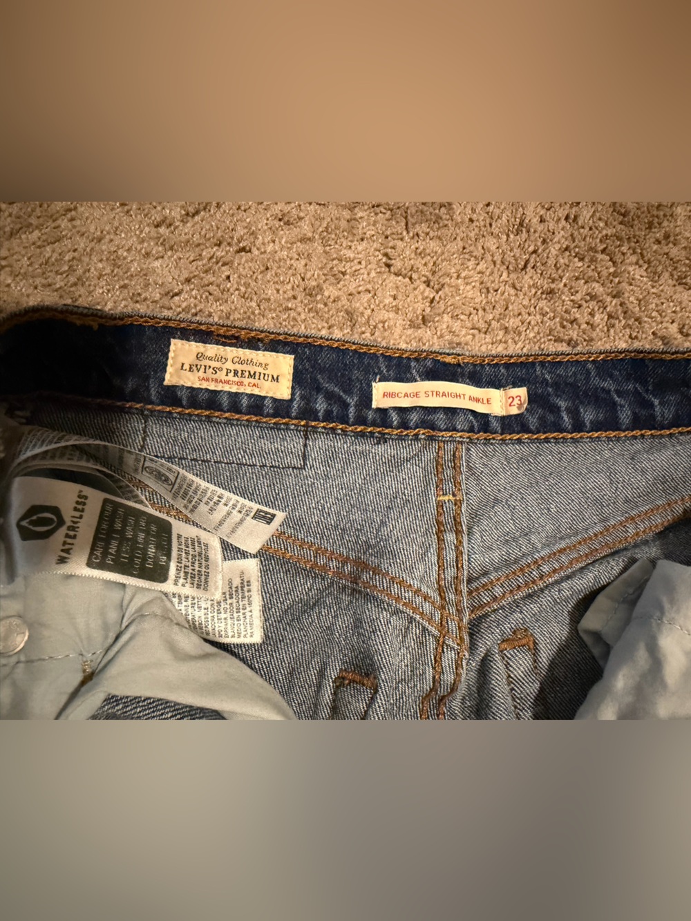 Levi’s Ribcage Straight Ankle Jeans - Picture 3 of 6